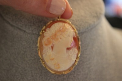 #ad VINTAGE Del Gatto Shell Cameo Pendant Pin with 14k Yellow Gold Border SIGNED $354.00