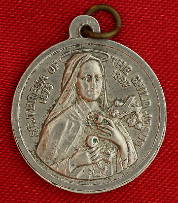 #ad Vintage SAINT TERESA THERESE OF THE CHILD JESUS Medal 1873 1897 INFANT JESUS $9.99