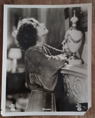 #ad Hollywood Beauty GRETA GARBO STYLISH POSE STUNNING PORTRAIT 1931 Photo OVERSIZE $449.99