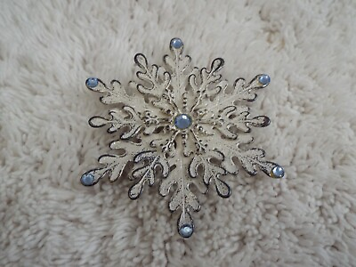 #ad White Blue Snowflake Pin A4 $5.08