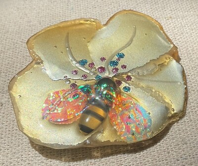 #ad Artisan Lucite Flower Bee Brooch Gold Dimensional Multi Color Signed SCH 2” $22.99