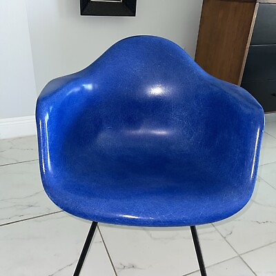 #ad Mid 20th Century Eames For Herman Miller Blue Shell Chair W black Base $650.00