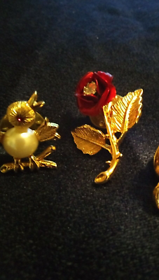 #ad 2 Darling Scatter Pins. Bird amp; Red Rose. Sizes Are 1.3quot; To 7 8quot;.Very Good. Cond. $8.99