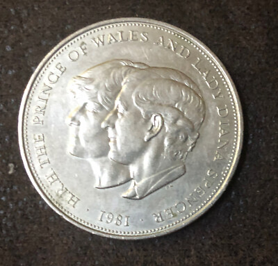 #ad 1981 Great Britain 1 Crown 25 New Pence Coin Diana and Charles Wedding KM#925 $5.95