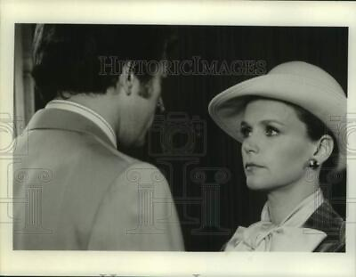 #ad Press Photo An actress and actor in a scene on a television show. sap44584 $12.99