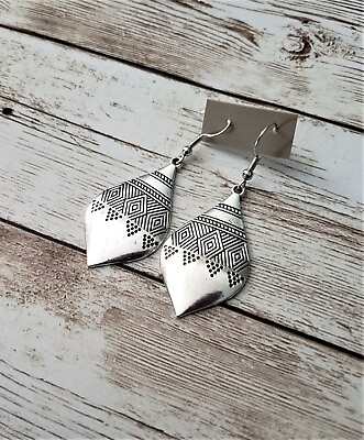 #ad Patterned Silver Tone Dangle Earrings Brand New $6.99