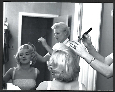 #ad HOLLYWOOD MARILYN MONROE ACTRESS HAVING A HAIRSTYLE VINTAGE DBLWT ORIGINAL PHOTO $299.99
