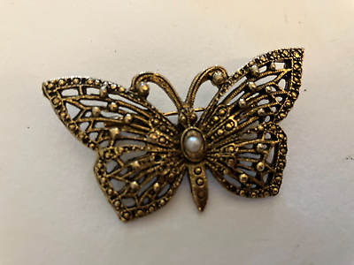 #ad vintage estate faux pearl on gold tone butterfly figural brooch $5.99