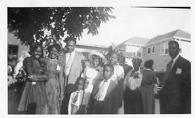 #ad Vintage FOUND BLACK AND WHITE FAMILY PHOTO Mid Century American 34 LA 83 Z $15.12
