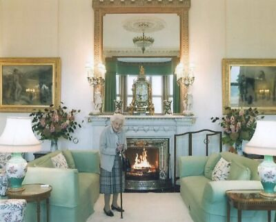 #ad Queen Elizabeth At The Balmoral Castel 8x10 Picture Celebrity Print $3.99