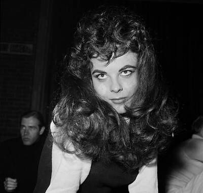 #ad Actress Kaye Elhardt Poses At Pandoras Coffee House 2 1958 Old Photo AU $9.00