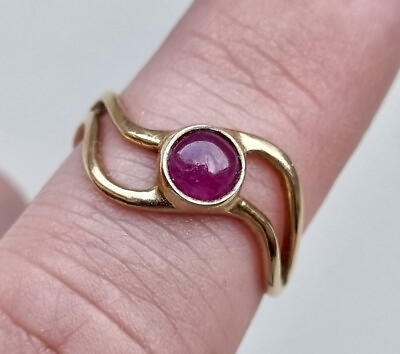 #ad 9ct Hallmarked Yellow Gold Ring Ruby Cabochon Solitaire Wave Design 1.9g GBP 109.99