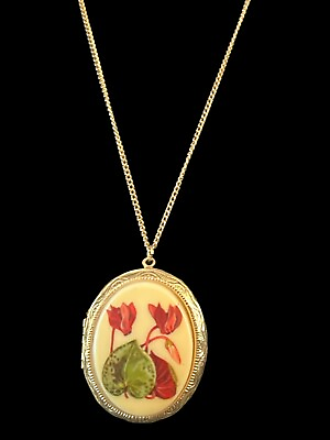 #ad Beautiful Long Gold Chain Necklace with Gold Rimmed Opening Locket w Flowers 24quot; $12.50