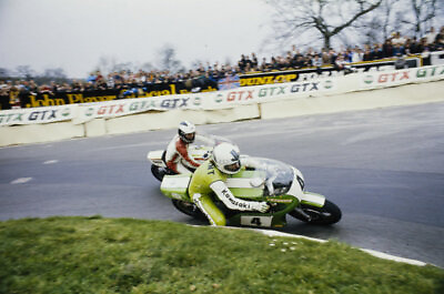 #ad Mick Grant Kawasaki on the inside of Phil Read Yamaha 1976 Motorcycle Old Photo AU $10.00