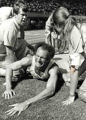 #ad 1983 Press Photo Cuban Gold Medalist ALBERTO JUANTORENA Injured in Helsinki kg $19.99
