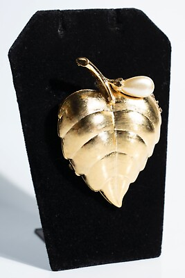 #ad Vintage Avon Gold Tone Locket Pin Brooch Leaf w Faux Pearl Perfume Pic Holder $11.99