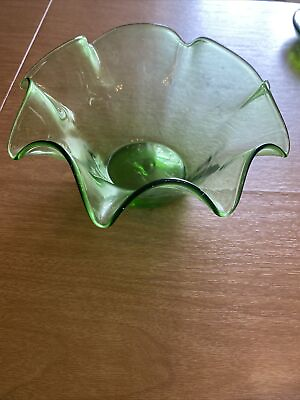 #ad Vtg Hand Blown Art Glass Bowl Ruffled Edges Green Glass 8.5”W 5”T $29.70