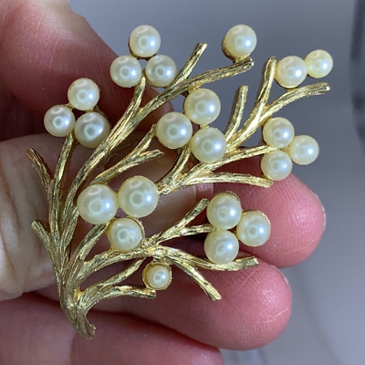 #ad Flower Branch Pearl Flowers TRIFARI CROWN Vintage Gold Brooch Pin M 4098 $79.99