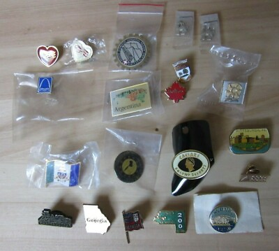 #ad MIXED LOT OF 20 VINTAGE PINS amp; CHARMS $16.99