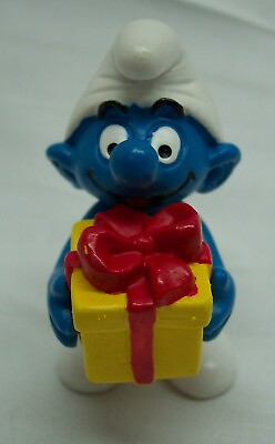#ad VINTAGE SCHLEICH THE SMURFS SMURF With Birthday Present 2quot; PVC FIGURE TOY 2004 $15.00