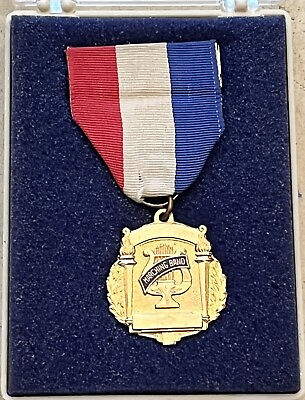 #ad Vintage MARCHING BAND Quality Gold Medal USA Ribbon Drape PIN Back in Case $9.99
