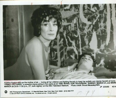 #ad Anjelica Huston Jamie Harold quot;Family Picturesquot; 1993 VG Press Photo P1P $24.99