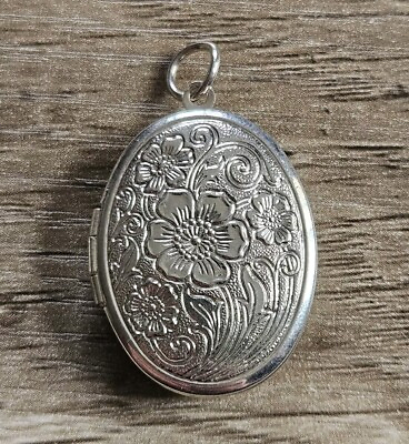 #ad 4.8g Sterling Silver Oval locket pendant Floral engraving Hallmarked. Large GBP 19.95