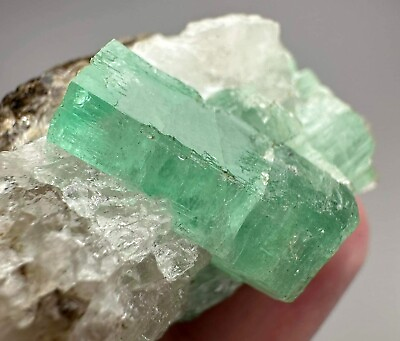 #ad 204 CT Full Well Terminated Top Green Chitral Emerald Crystals On Matrix @ PAK $99.99