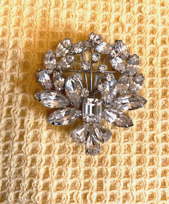 #ad Beautiful Vintage Weiss Clear Rhinestone Pin Prong Set Stones $25.00