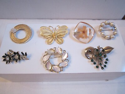 #ad LOT OF 22 FASHION BROOCH PINS VARIETY OF NICE BROOCHES BBA16 $47.50
