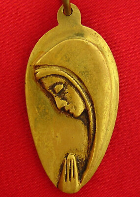 #ad Vintage VIRGIN MARY PRAYING Medal Religious Catholic Large Gold tone Pendant Pb $24.99