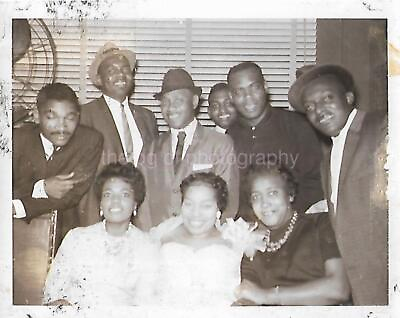 #ad FOUND BLACK AND WHITE FAMILY PHOTOGRAPH BlackWhite Snapshot ORIGINAL 210 45 J $11.11