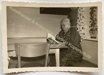 #ad orig. Foto um 1940 Dame Frau Buch Lesen EUR 12.00
